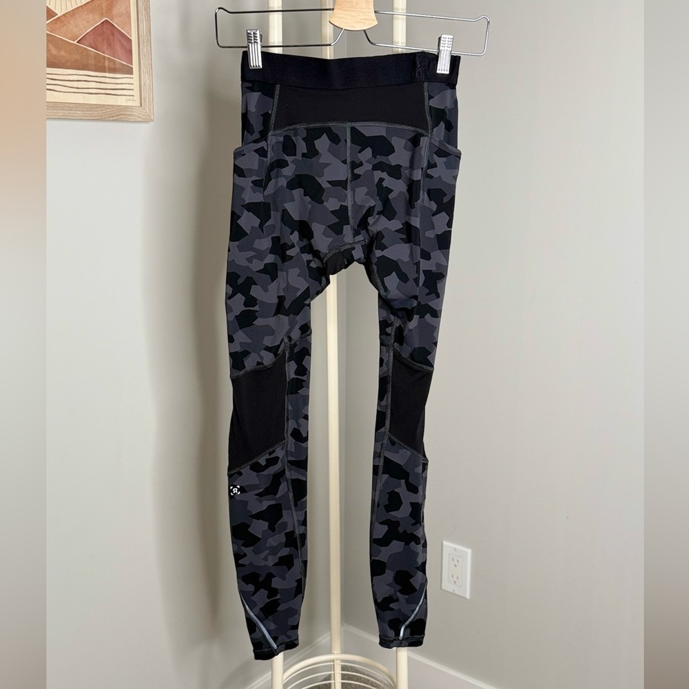 lululemon athletica mens Camo jogging- Black and Gray